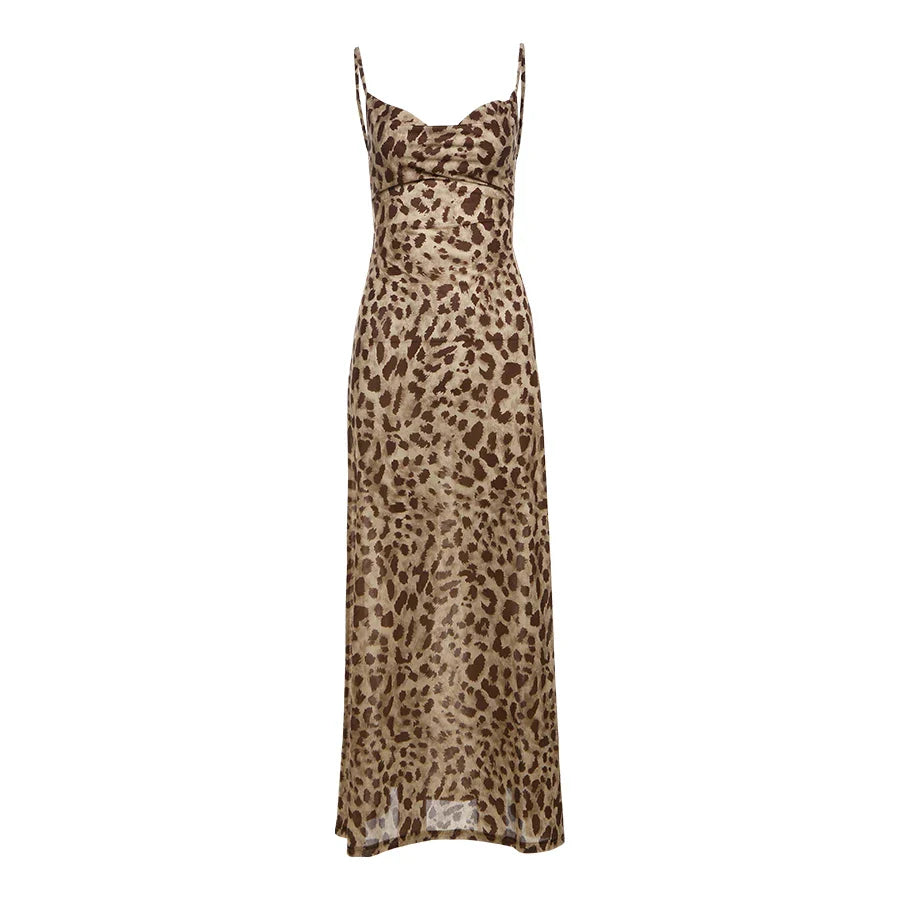 Marta- modelo-Vestido con estampado de leopardo.