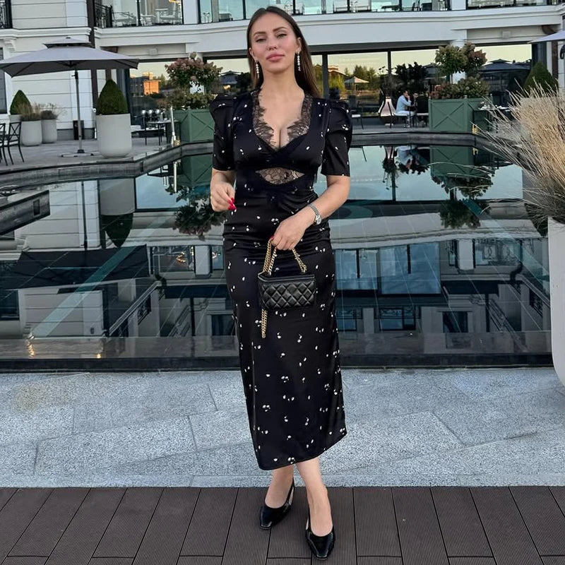 Vestido de encaje calado.