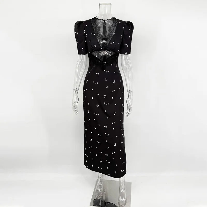Vestido de encaje calado.