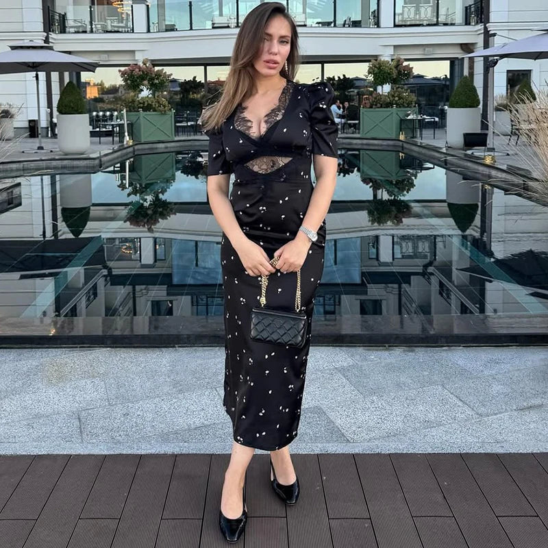 Vestido de encaje calado.